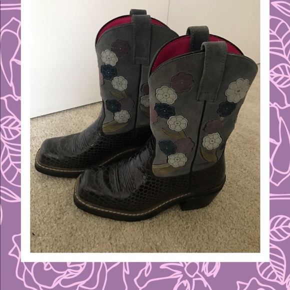 Ariat Shoes - Ariat flower boots Ariat Shoes - Ariat flower boots